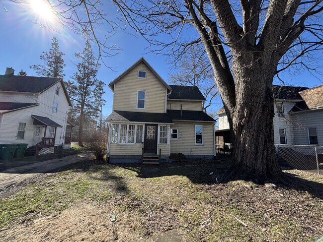 Building Photo - 50 Forest Ave SE