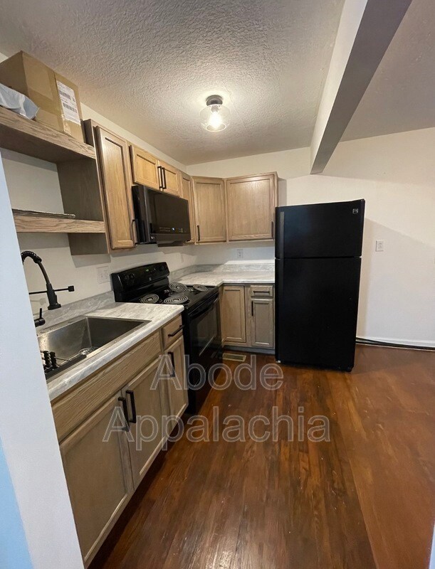 Building Photo - 187 Poplar St