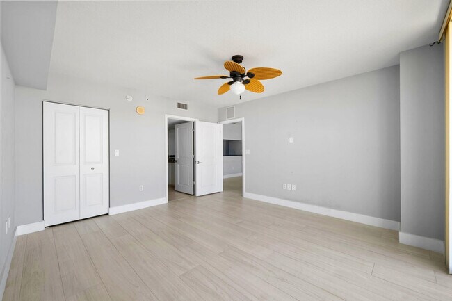 Building Photo - 610 W Las Olas Blvd