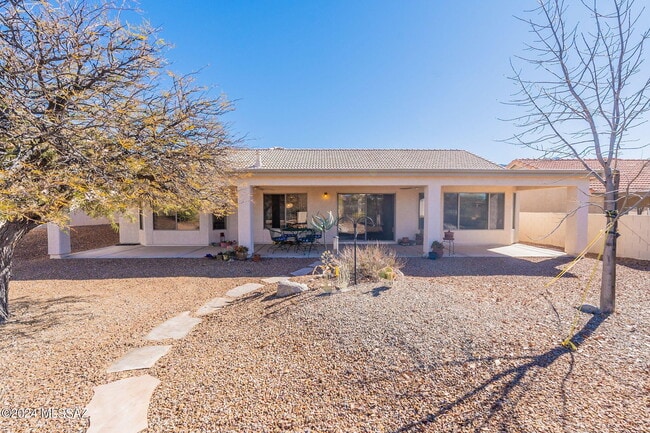 Building Photo - 36500 S Rock Crest Dr