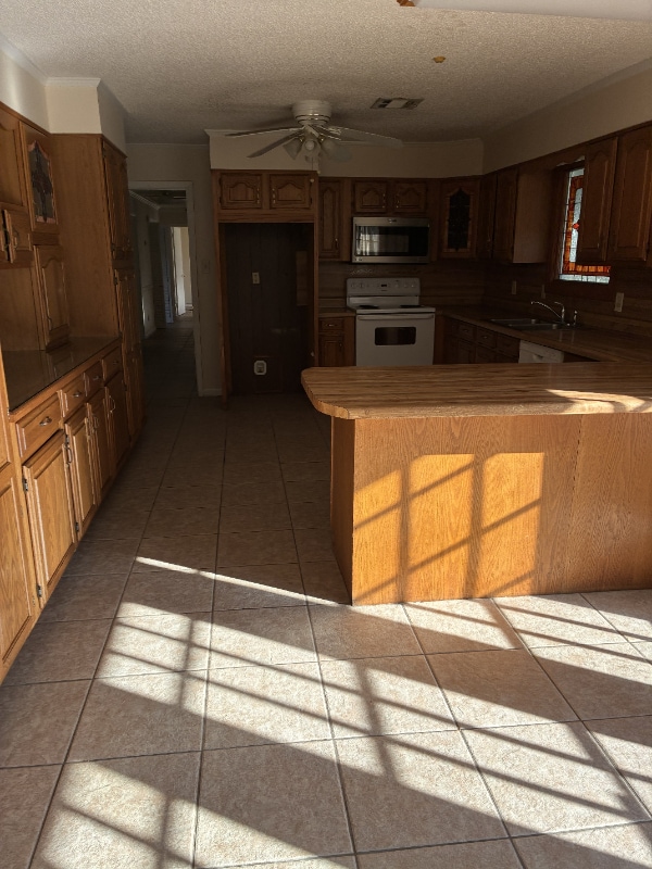 Building Photo - 151 Rowland Dr