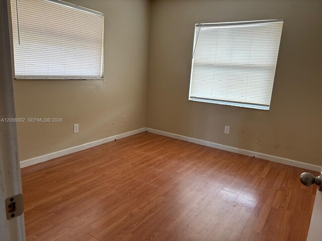 Building Photo - 6541 SW 41st Ct