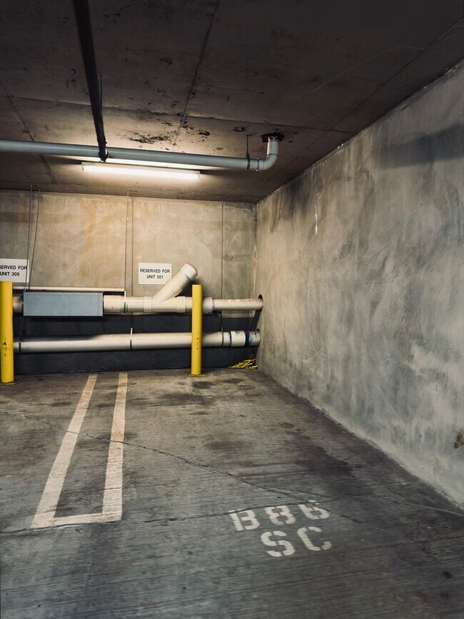 Building Photo - Downtown Bellevue Studio with Balcony, In-Unit Laundry & Amenities