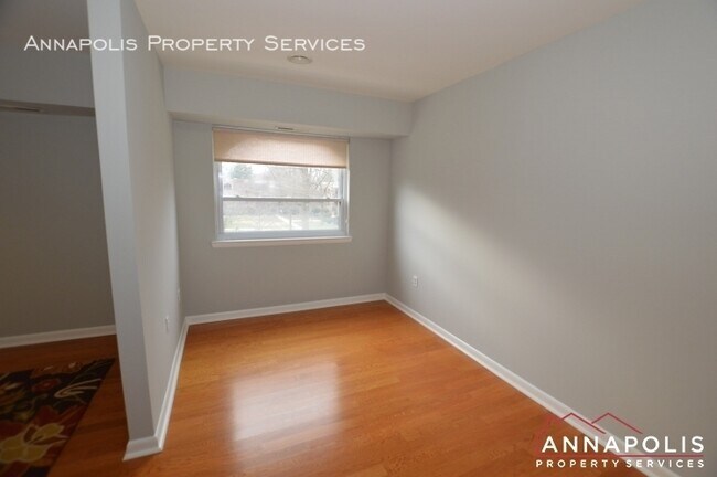 Building Photo - 13 silverwood circle #10