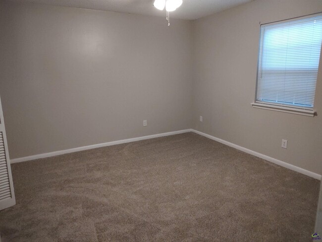 Building Photo - 606 Gawin Dr
