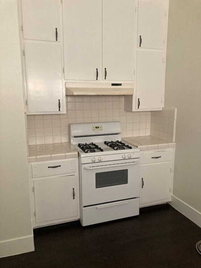 Building Photo - Vintage Charm Meets Comfortable Living – 3 BR 2 Bath/with Office space