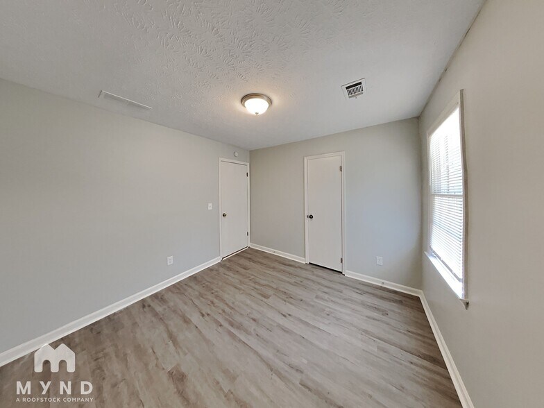 Building Photo - 105 Heritage Way
