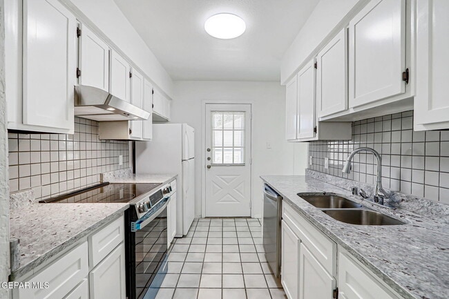 Building Photo - 3221 Isla Morada Dr