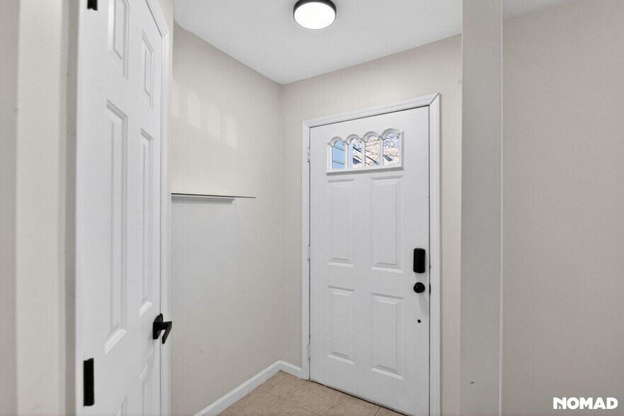 Building Photo - 533 Oak Run Dr