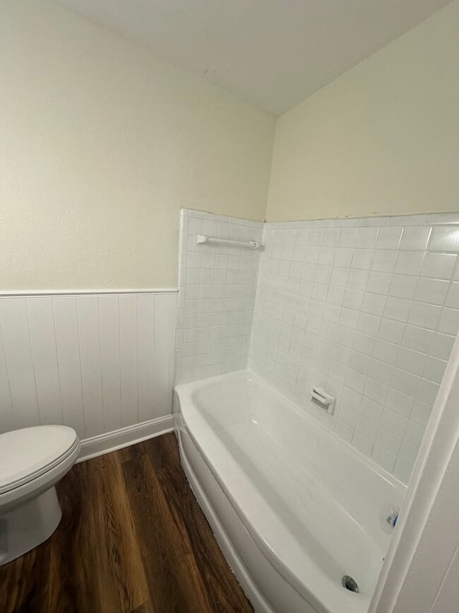 Building Photo - Newly remodeled 4 bedroom 2 bath Available...