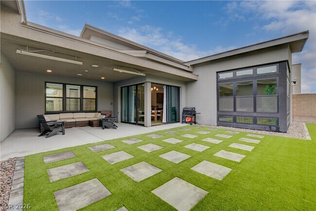 Building Photo - 779 Willits St