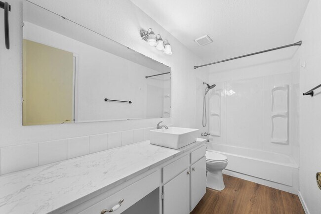Building Photo - 10763 W Hinsdale St