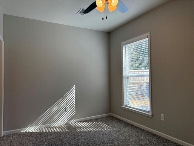 Building Photo - 414 Spring View Dr