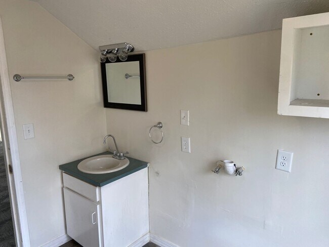 Building Photo - 2718 Peabody Ave