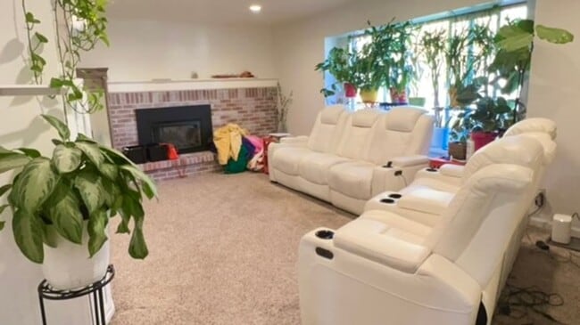 Building Photo - Lovely 3-Bedroom House with Shaded Yard