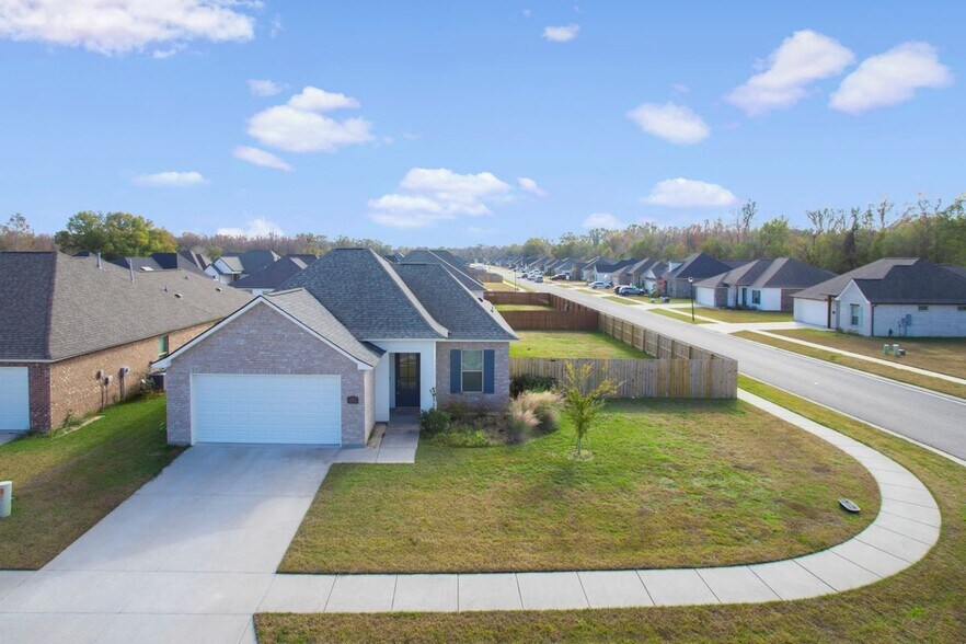 Building Photo - 825 Mano Myrtle Dr