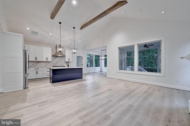 Building Photo - 8179 Bodkin Ave