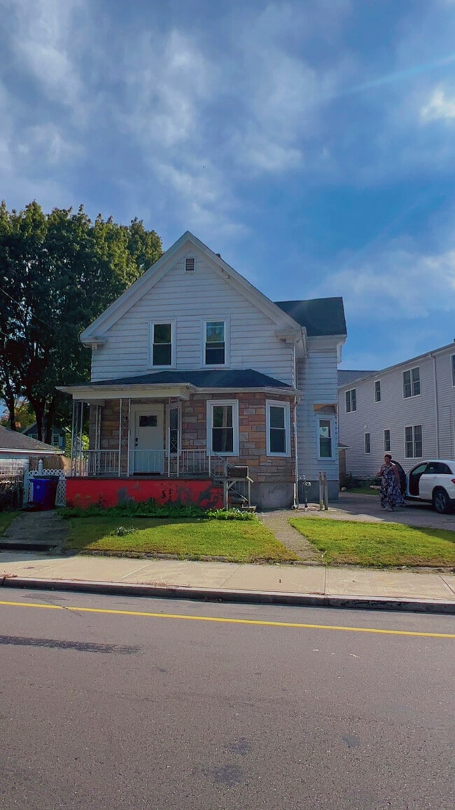 Primary Photo - 127 Emory St