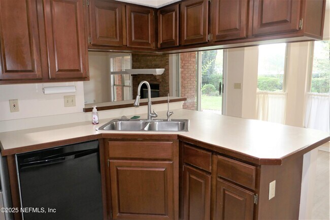 Building Photo - 10996 Raley Creek Dr S