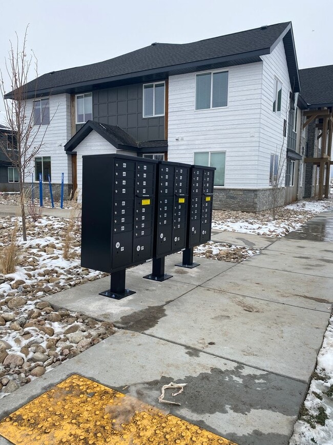 Building Photo - Driggs - New Flats at Teton Peaks Unit 204