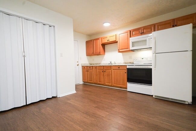 Building Photo - Duplex 2 bedroom, 1 bath near Downtown Kan...