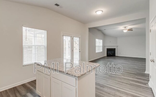 Building Photo - 700 Pink Rose Ln
