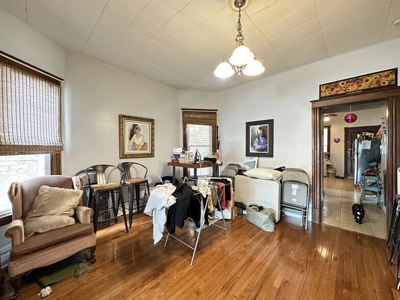 Building Photo - 3532 N Elston Ave