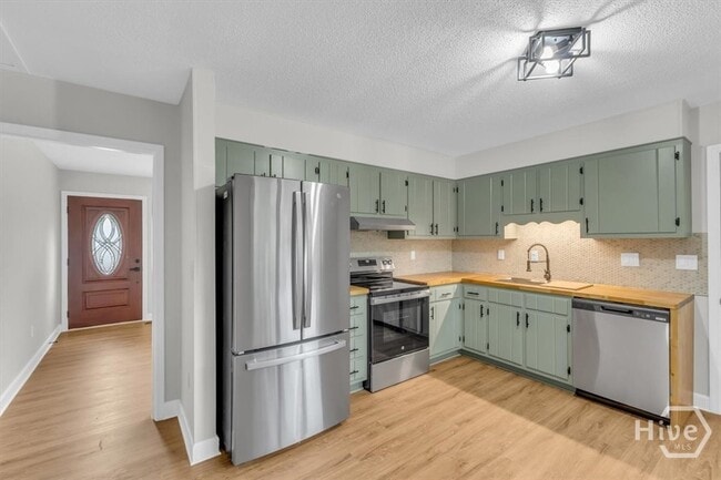 Building Photo - 131 Pointe S Dr