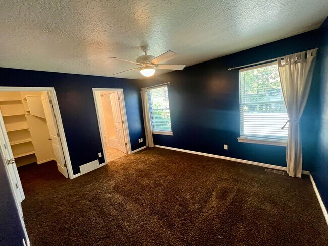 Building Photo - Lovely Home Located In Provo