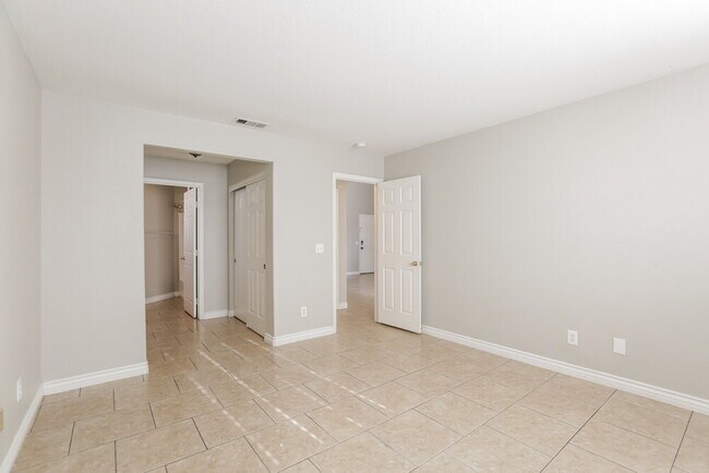 Building Photo - 7533 Hickory Hills Dr