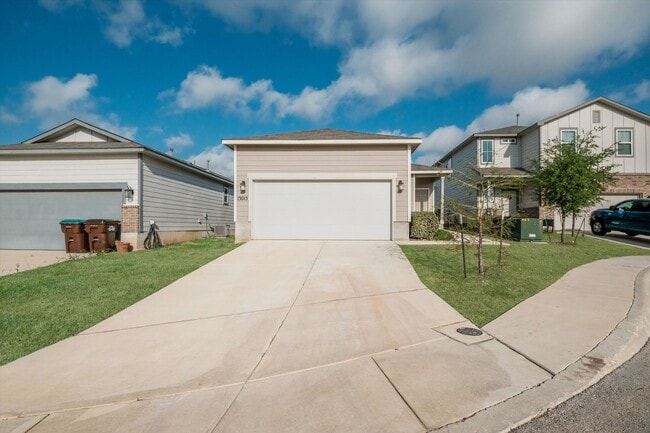 Building Photo - Solar-Powered Home with Modern Finishes & Included Fridge