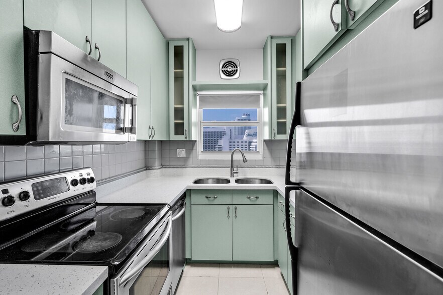 Building Photo - 4747 Collins Ave