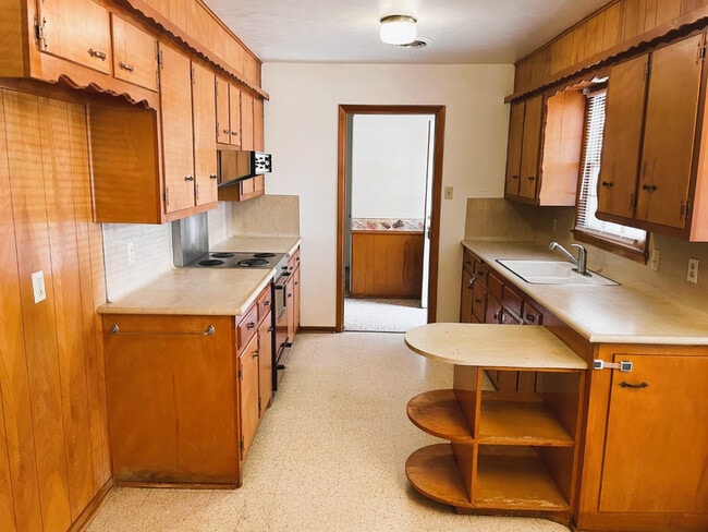 Building Photo - 1306 46th Pl