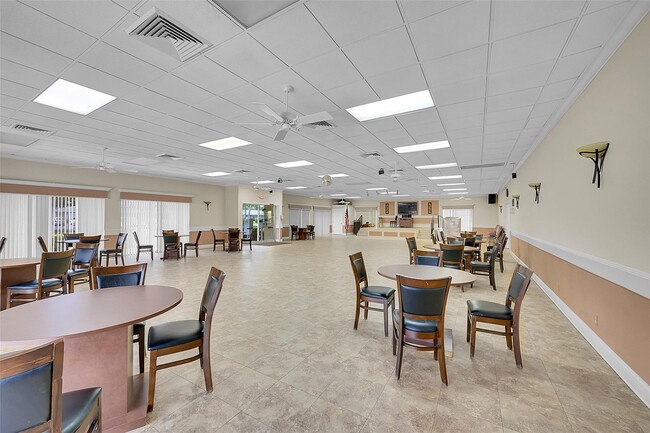 Building Photo - 1100 Boxwood Dr