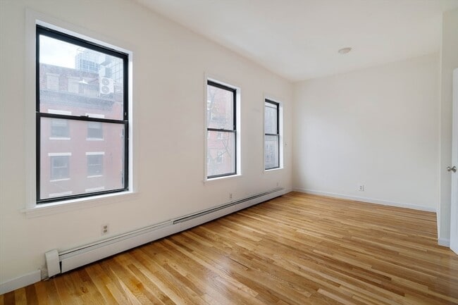 Building Photo - 195 Endicott St