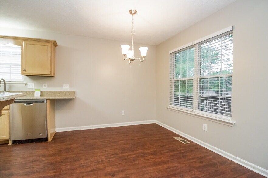 Building Photo - 1209 Highland Hills Dr
