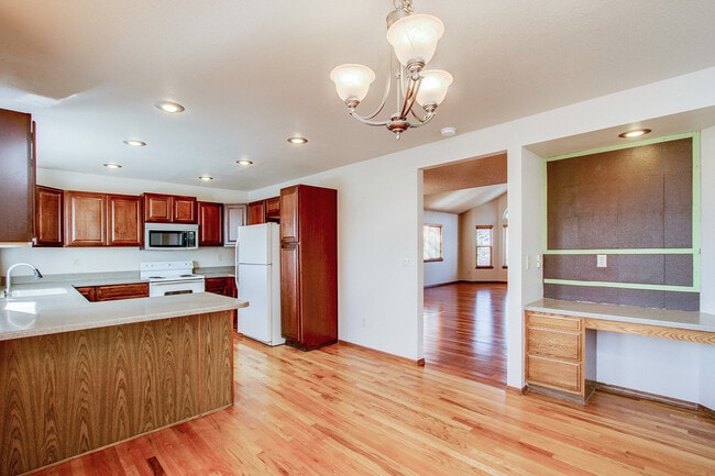 Building Photo - Spacious 4BR Home in Gleneagle!!!