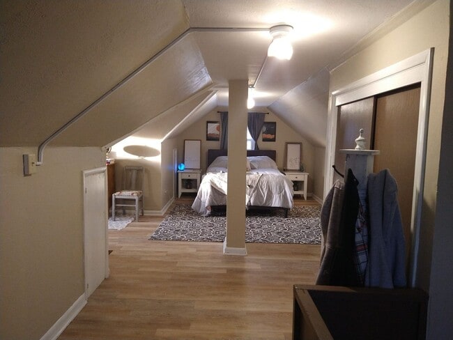 Building Photo - Cute 3 bedroom house $875