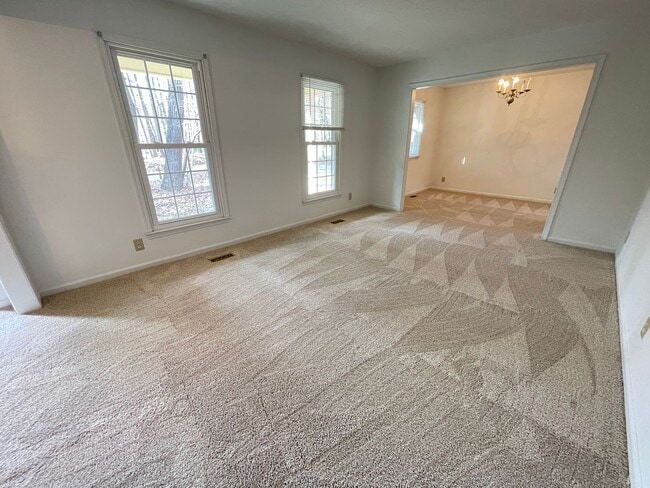 Building Photo - Lovely 3br 2ba home in quiet Chapel Hill neighborhood, walking distance to McDougle Elementary!