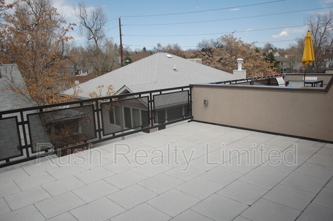 Building Photo - 522 University Blvd