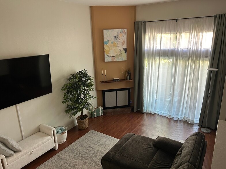 Building Photo - 15169 Magnolia Blvd