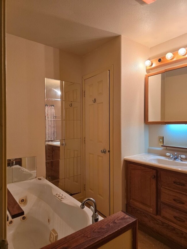 Building Photo - 3BR/2BA Home on 2 Acres – 2 Car Garage & Pet Friendly