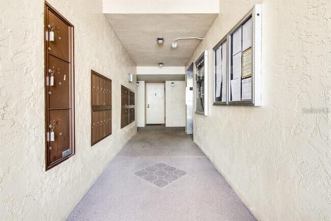 Building Photo - 2615 Cove Cay Dr