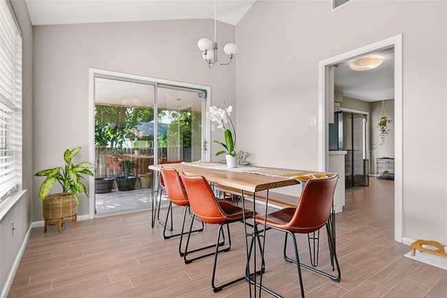 Building Photo - 11902 Oakbrook Dr