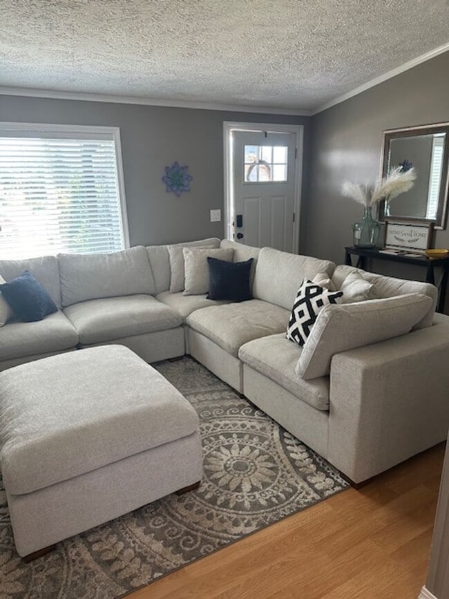 Building Photo - Very nice 3 Bedroom 2 bath home in Del Mar...
