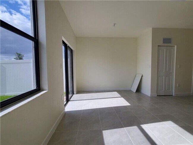 Building Photo - 3216 W 114th Terrace