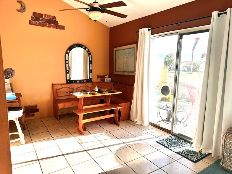 Dining room - 49174 Wayne St