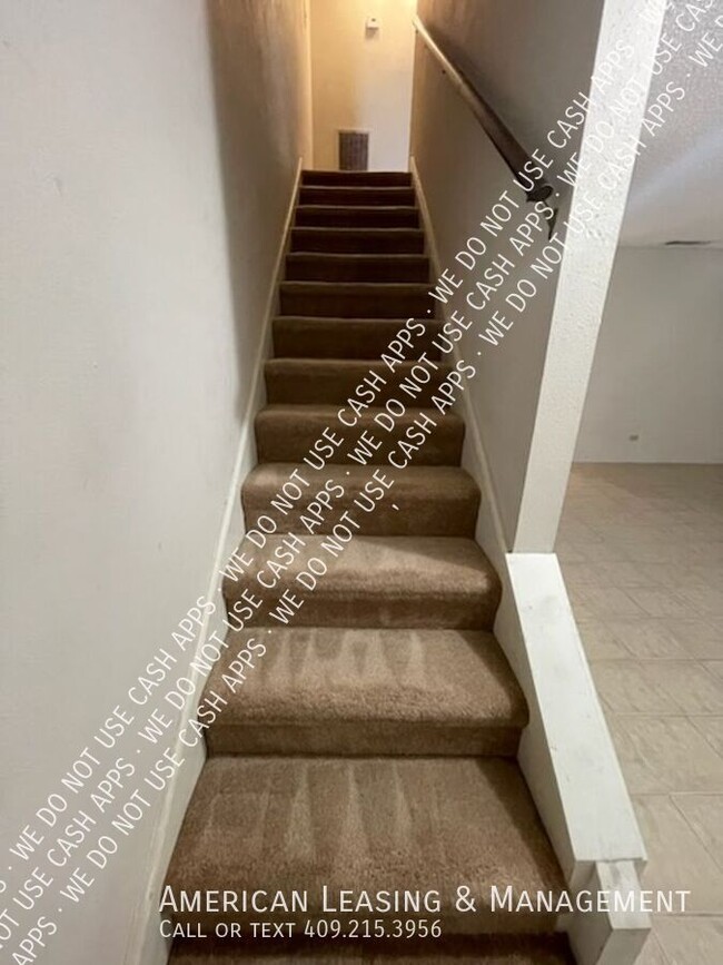 Building Photo - COMING SOON! Spacious 2/1.5 Town Home in B...