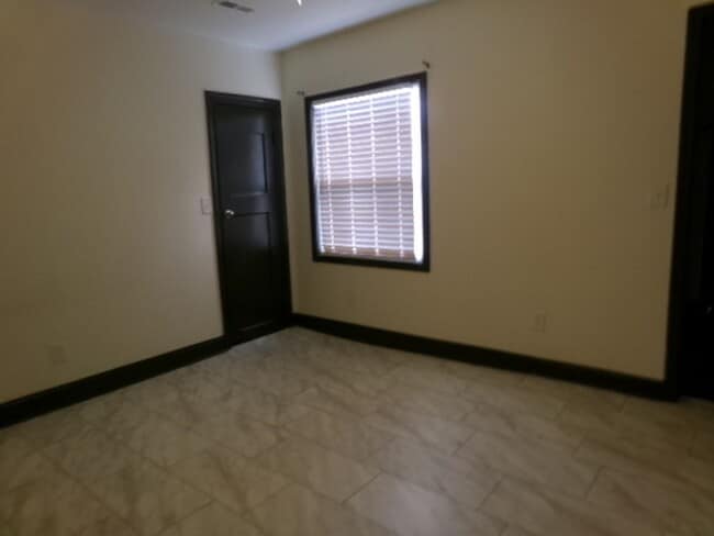 Building Photo - 625 Greenwood Ave