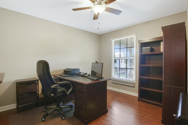 Building Photo - 8210 Calterra Dr